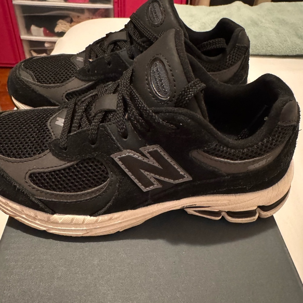 New Balance 2002 - Picture 2 of 7
